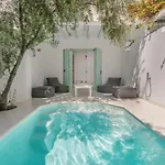 Thalassitra Private Pool Adamantas (Milos)