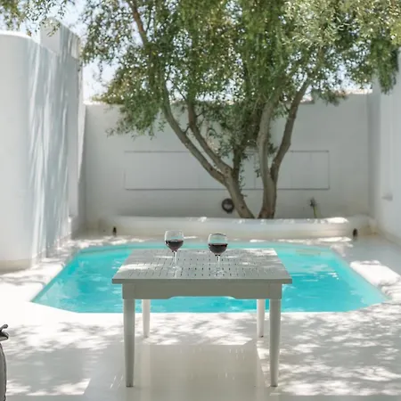 Thalassitra Private Pool Hotel Adamantas (Milos)