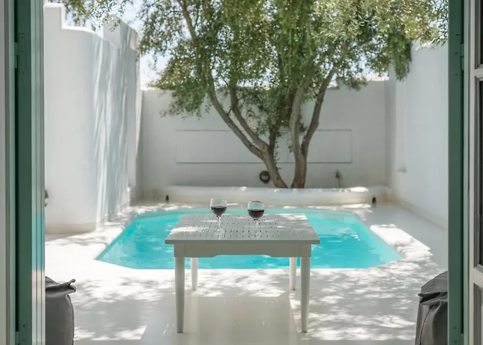 Thalassitra Private Pool Hotel Adamantas (Milos)