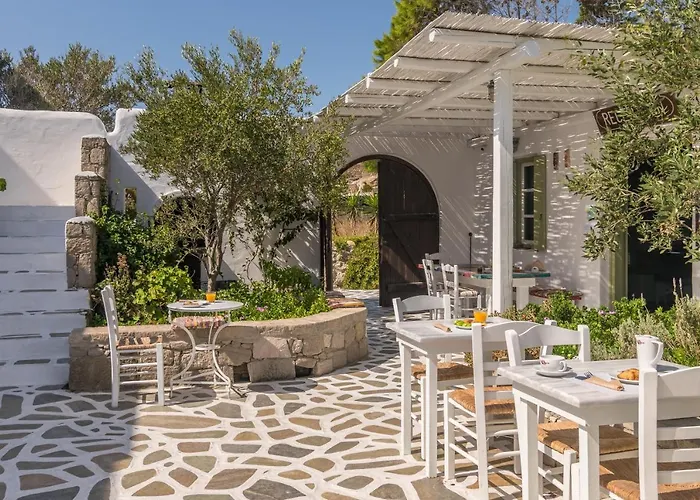 Thalassitra Private Pool Adamantas (Milos)