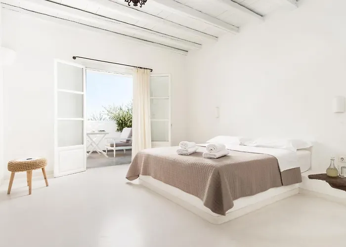 Thalassitra Private Pool Adamantas (Milos)