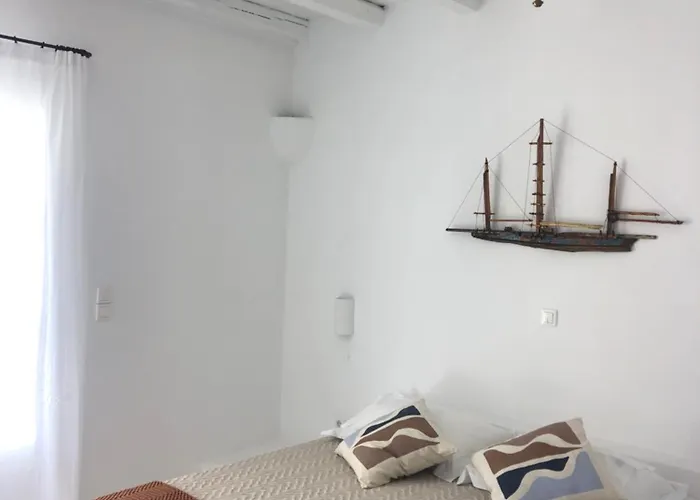 Thalassitra Private Pool Adamantas (Milos)