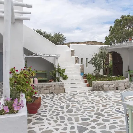 Thalassitra Private Pool Adamantas (Milos)