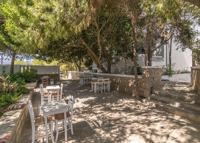 Thalassitra Private Pool Adamantas (Milos)