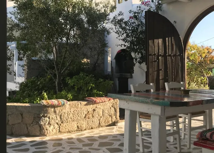 Thalassitra Private Pool Adamantas (Milos)